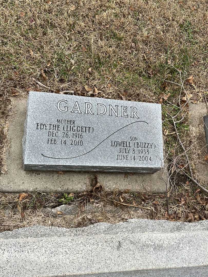 Lowell "Buzzy" Gardner's grave. Photo 5