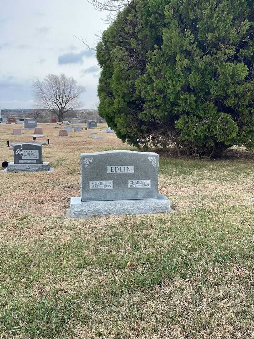 Murrel A. Edlin's grave. Photo 2
