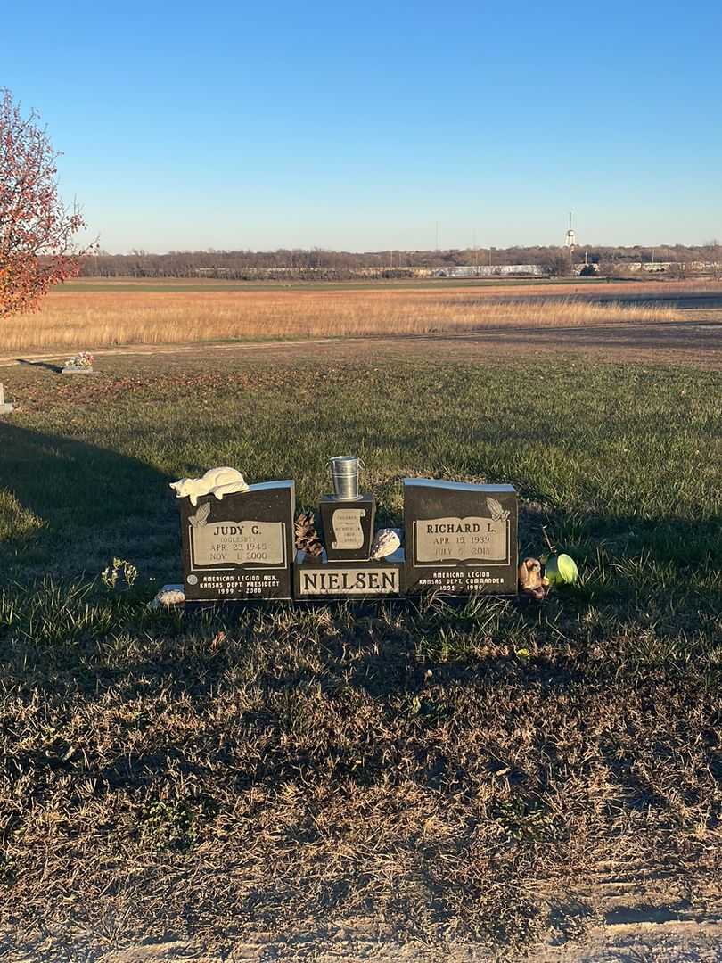 Judy G. Oglesby Nielsen's grave. Photo 2