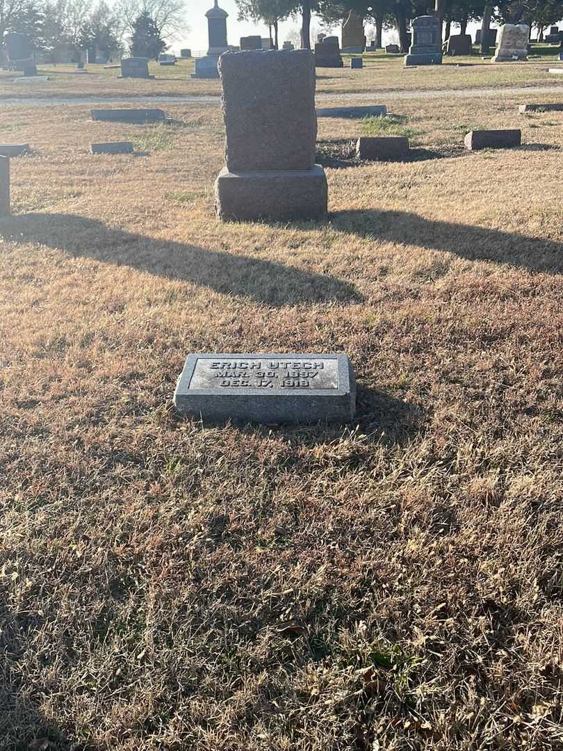 Erich Utech's grave. Photo 2
