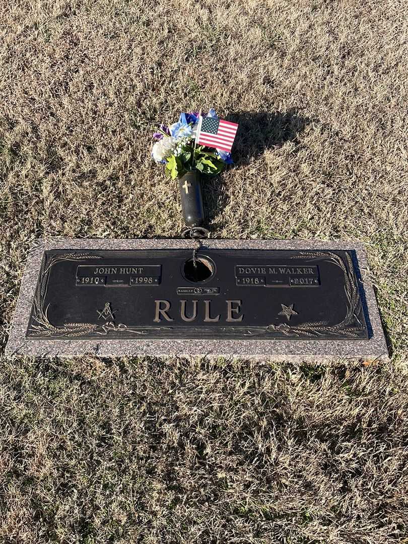 Dovie M. Walker's grave. Photo 1