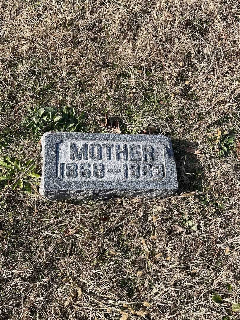 Clara Hadlock's grave. Photo 3