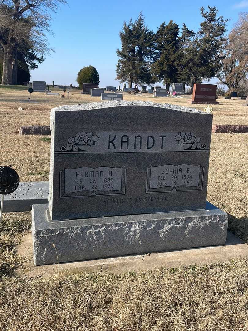 Herman H. Kandt's grave. Photo 1