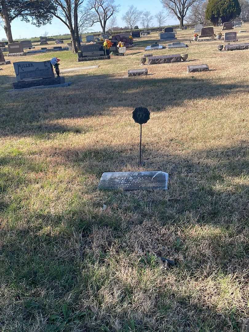 Merle A. Ogden's grave. Photo 2