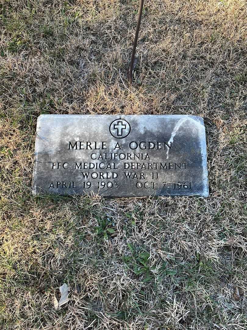 Merle A. Ogden's grave. Photo 1