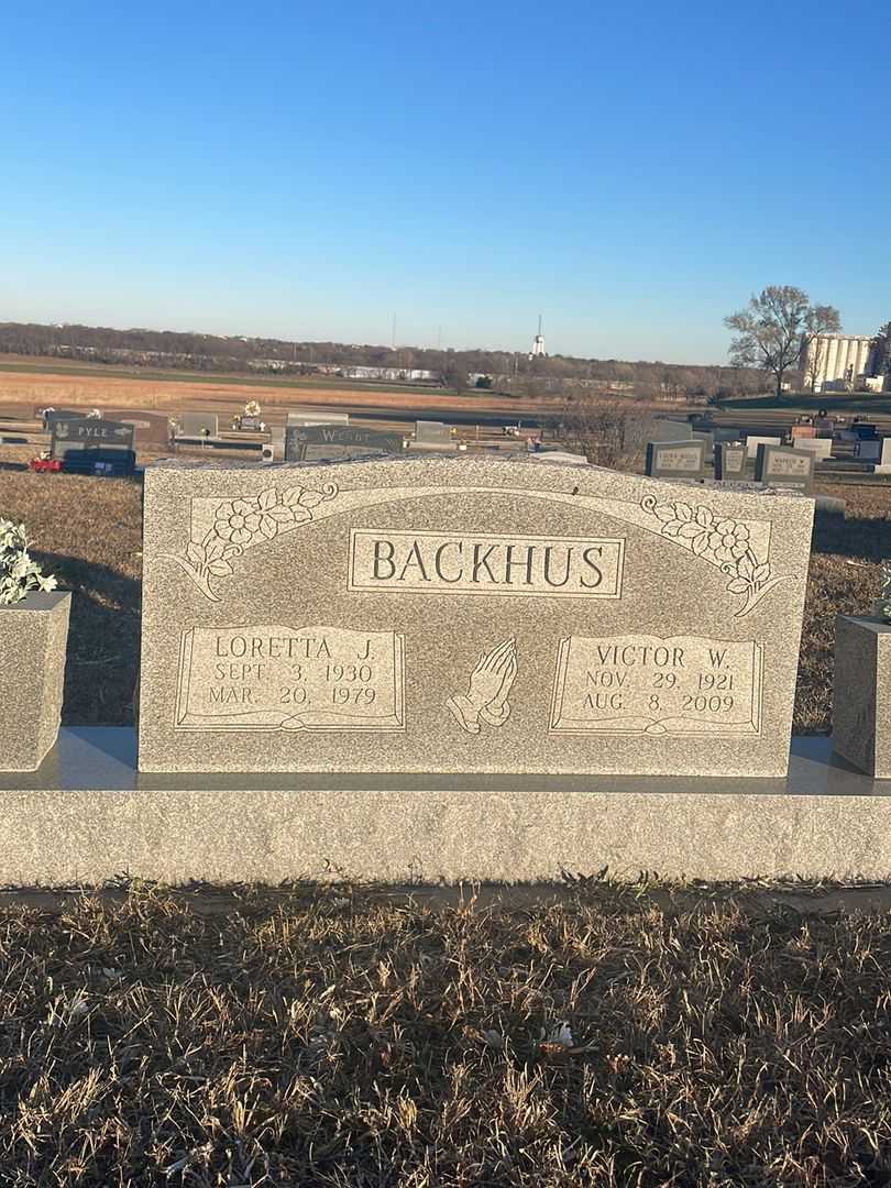 Loretta J. Backhus's grave. Photo 1