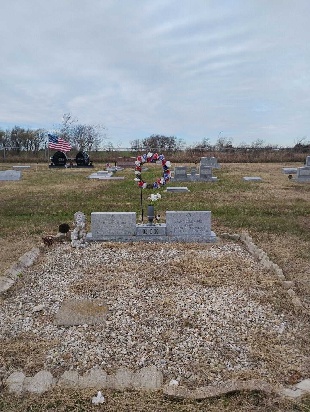 Mary Ellen Sager Dix's grave. Photo 2