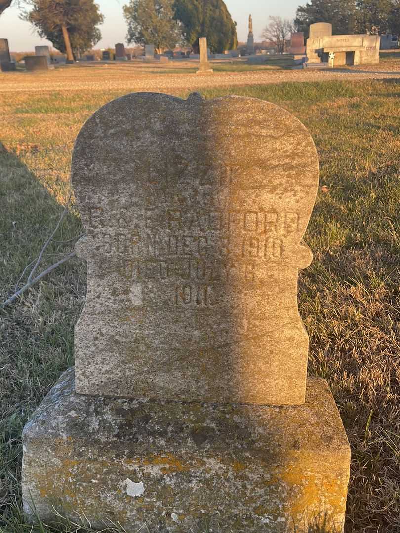 Lizzie Radford's grave. Photo 1