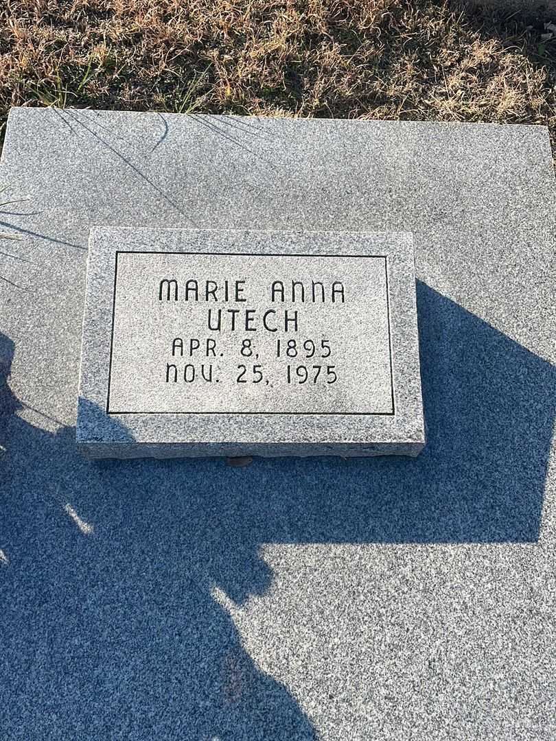 Marie Anna Utech's grave. Photo 3