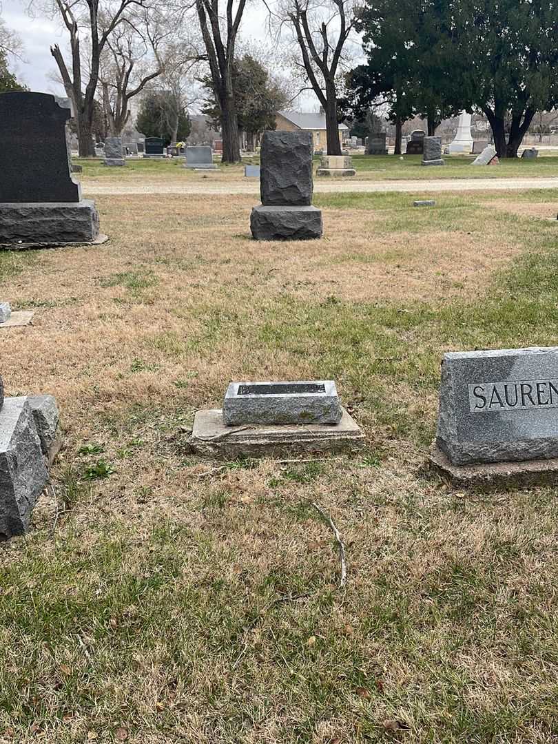 Elizabeth M. Nail's grave. Photo 2