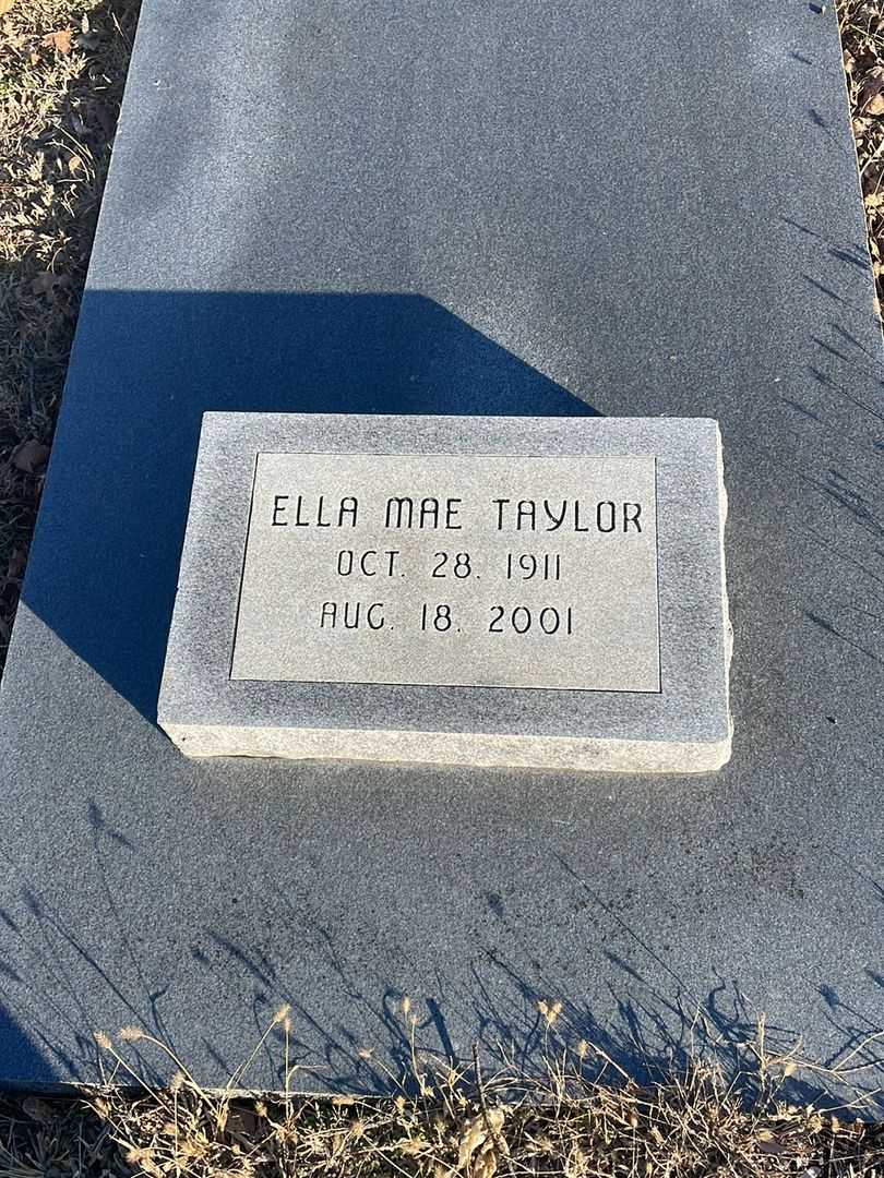 Ella Mae Taylor's grave. Photo 1