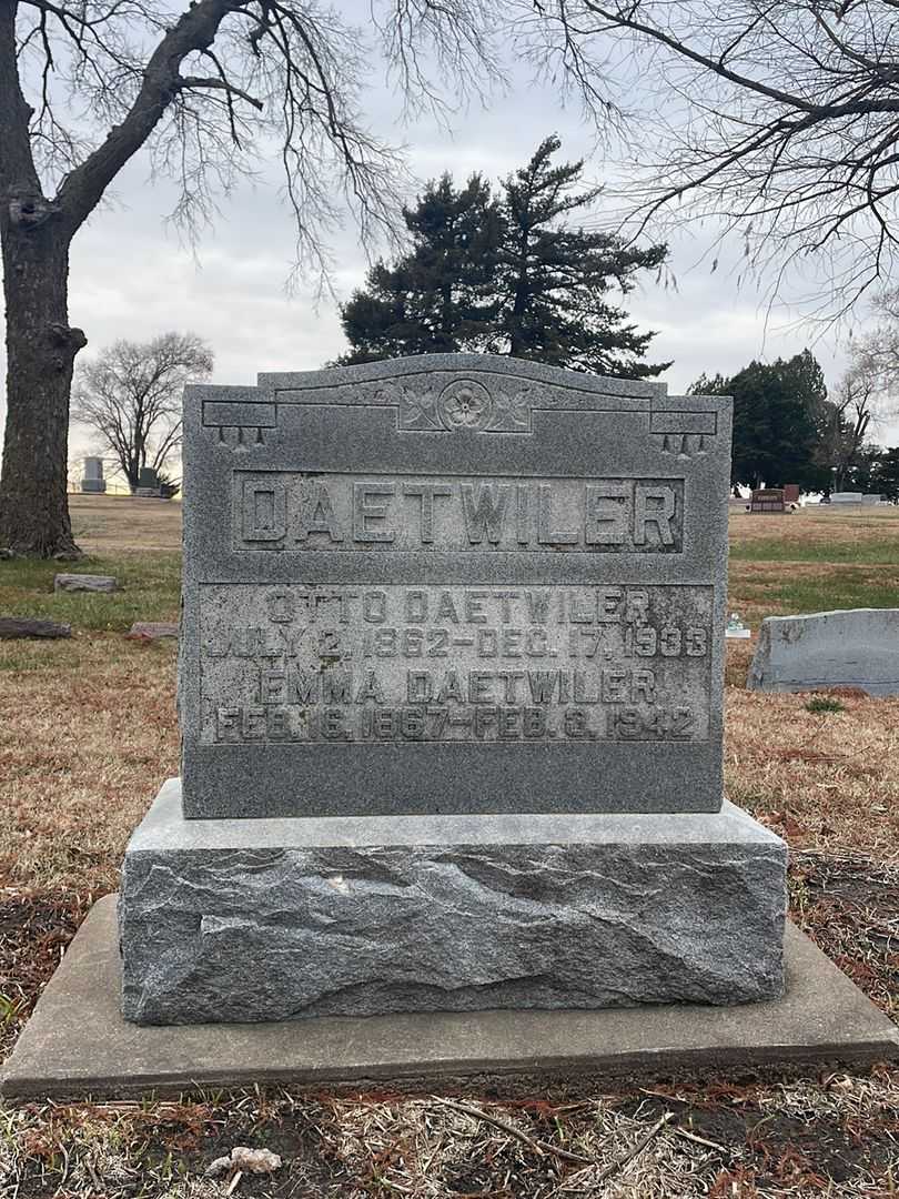 Emma Daetwiler's grave. Photo 1