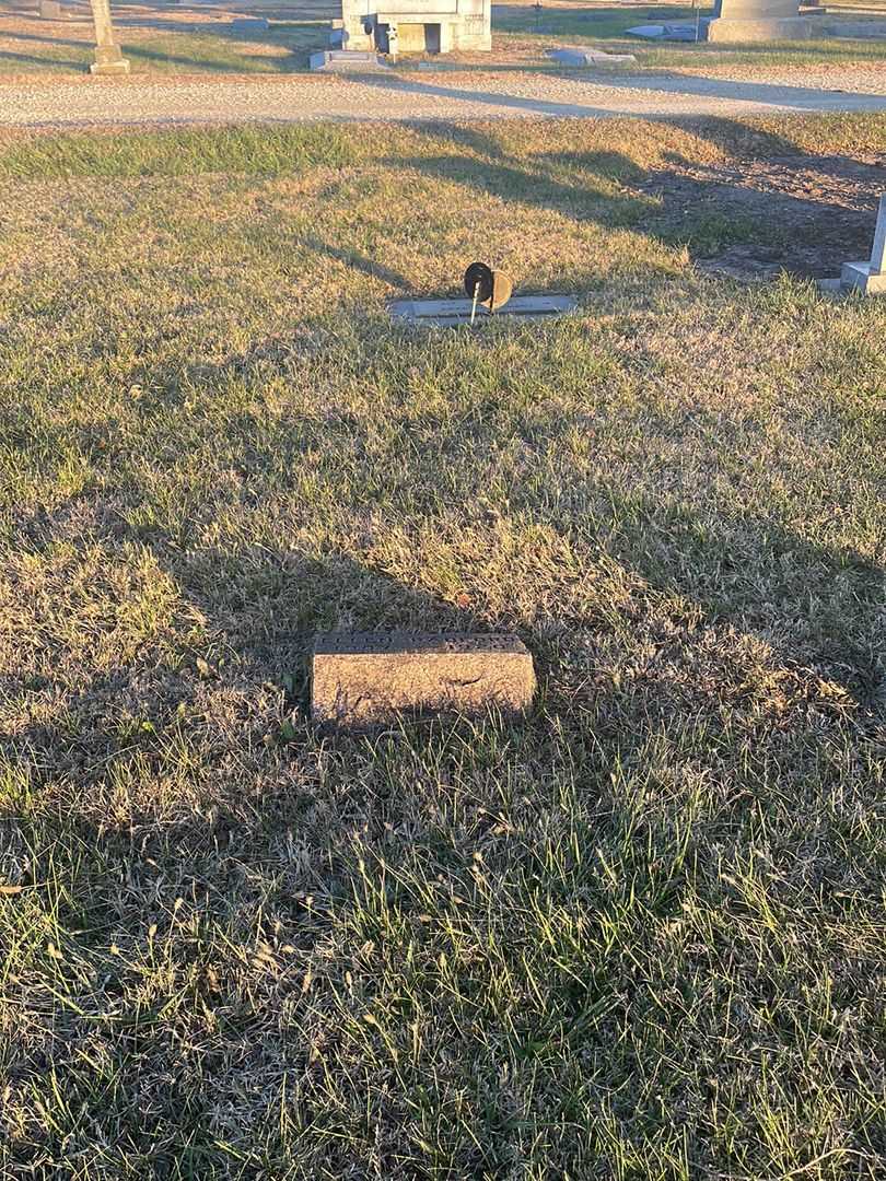 Lizzie Radford's grave. Photo 3