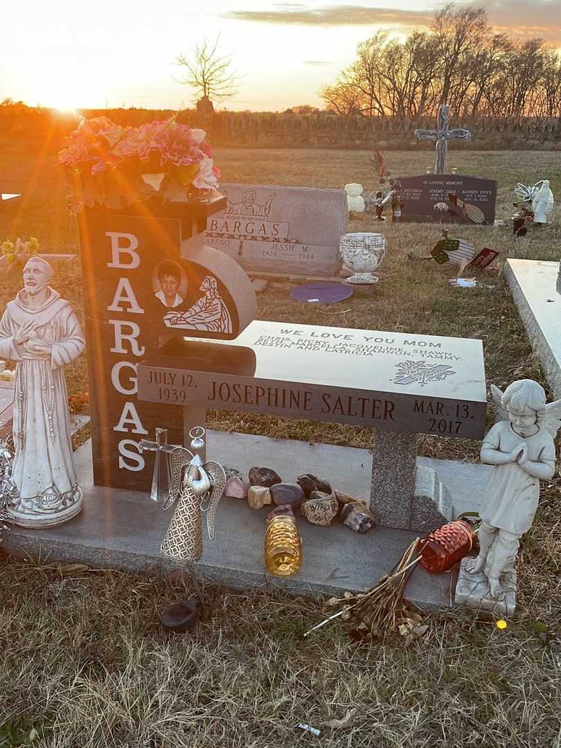 Josephine Salter Bargas's grave. Photo 1
