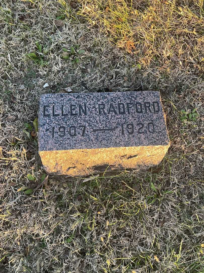 Lizzie Radford's grave. Photo 4