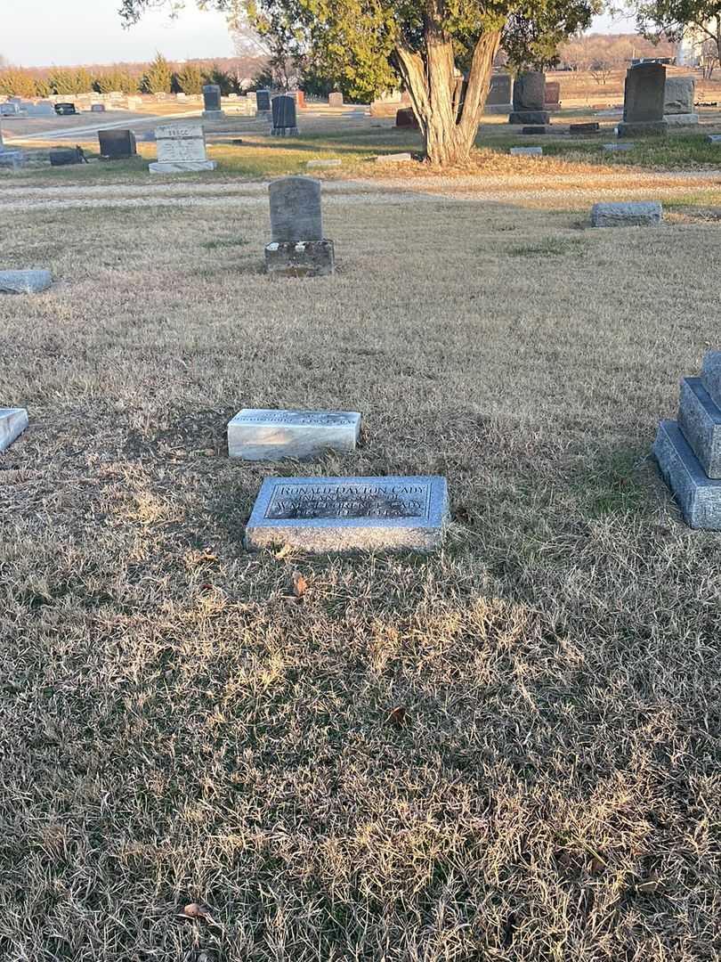 Ronald Dayton Cady's grave. Photo 2