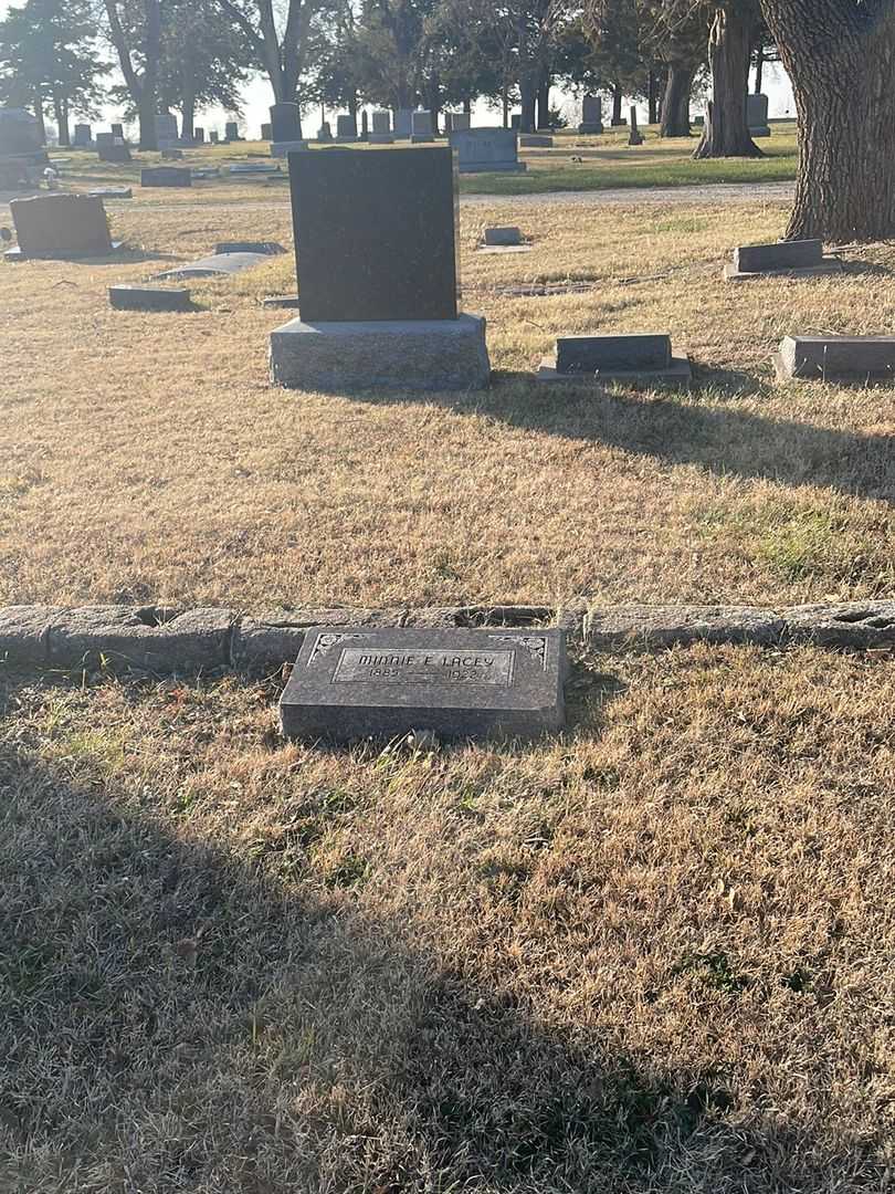 Minnie E. Lacey's grave. Photo 2