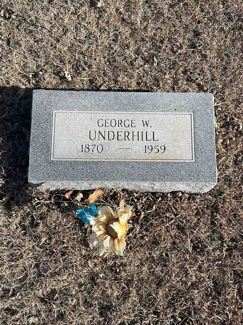 George W. Underhill's grave. Photo 1