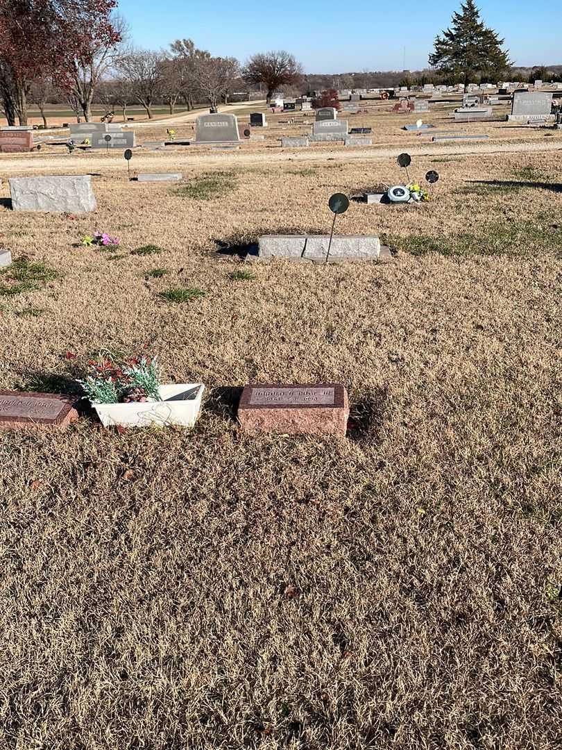 Harold H. Page Junior's grave. Photo 2