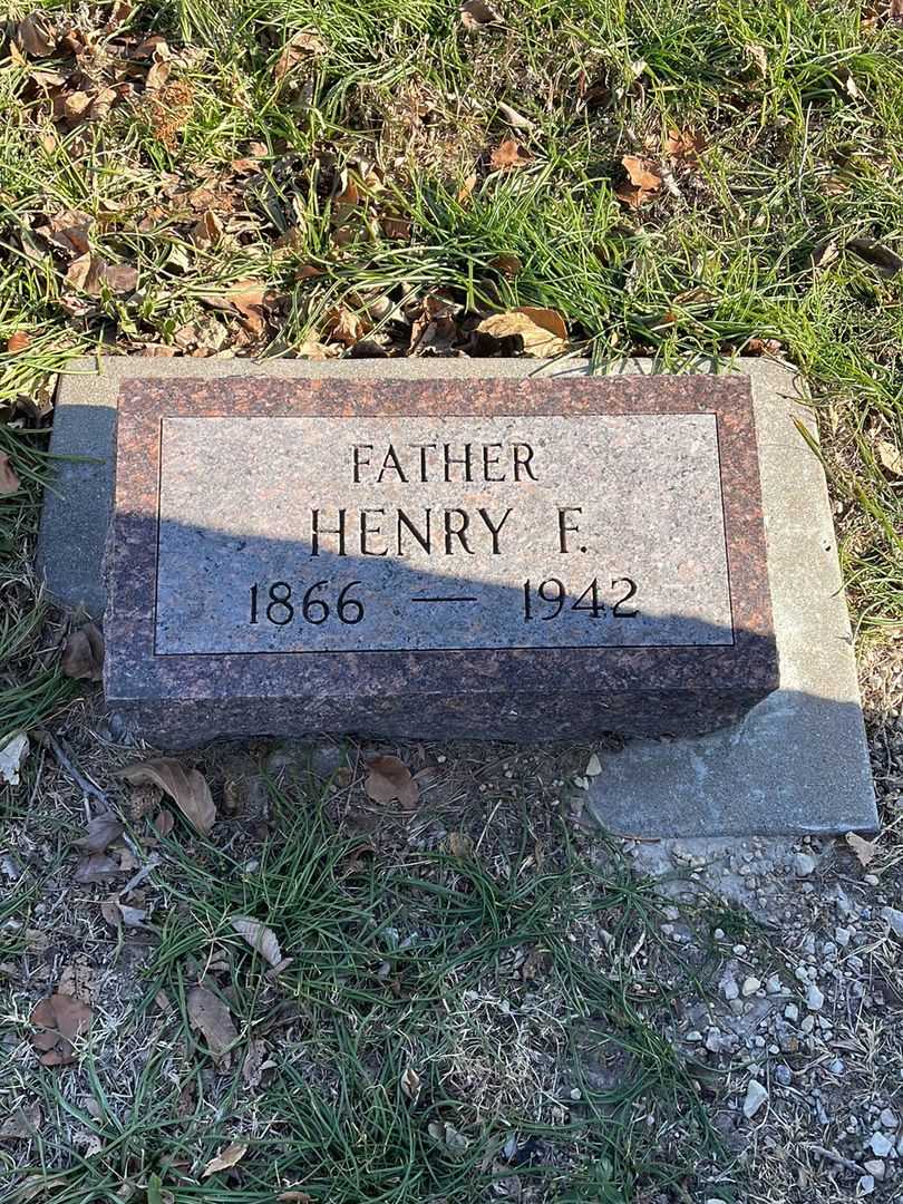 Henry F. Ziebell's grave. Photo 3