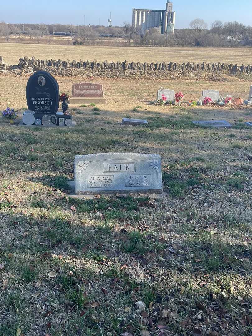 Alta Mae Falk's grave. Photo 2