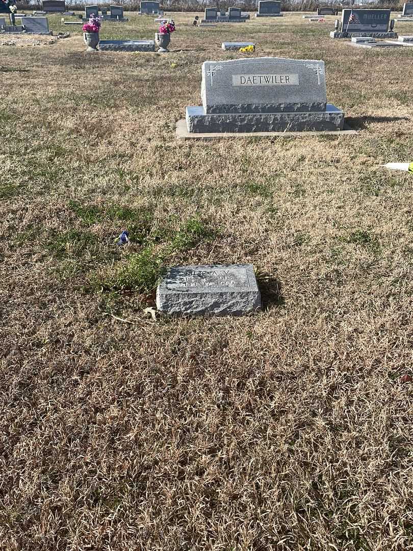 Merna V. Daetwiler's grave. Photo 2