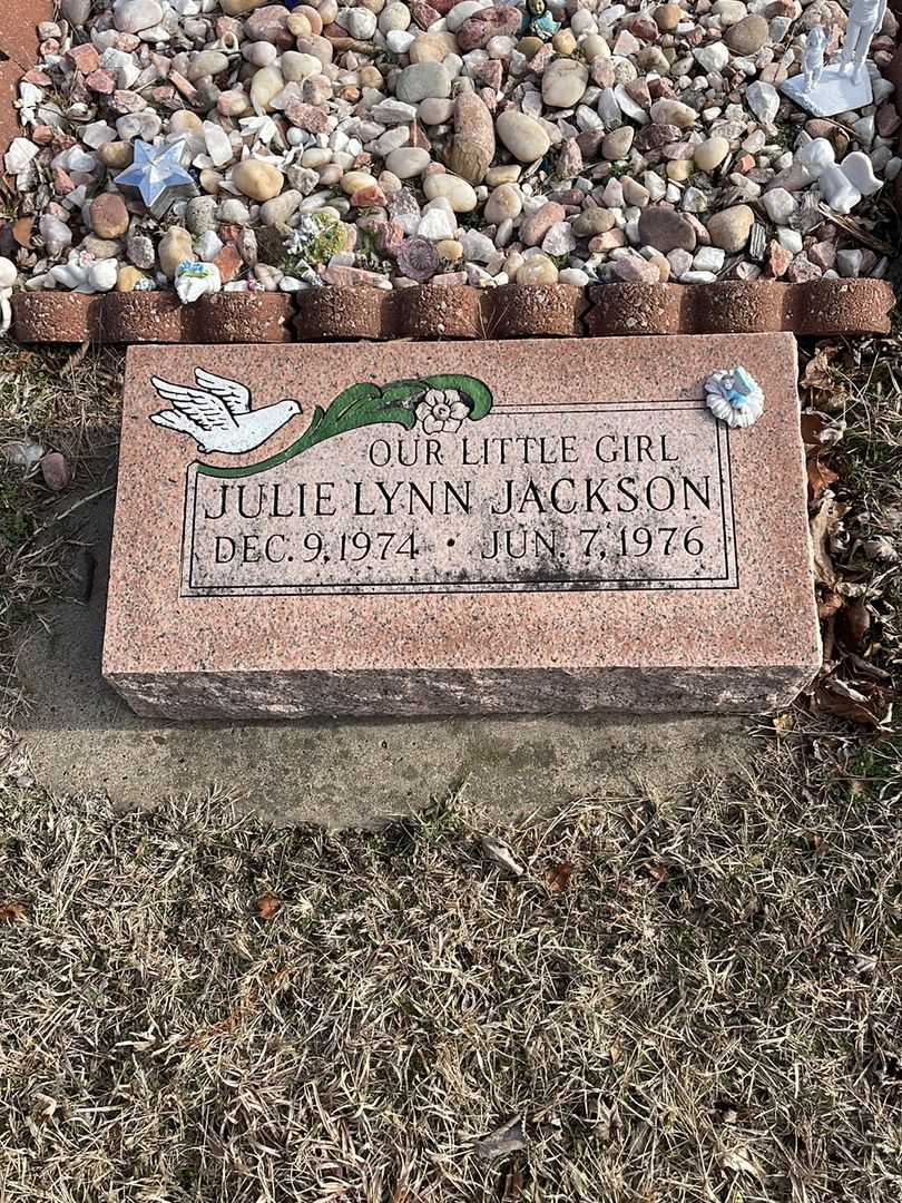 Julie Lynn Jackson's grave. Photo 1
