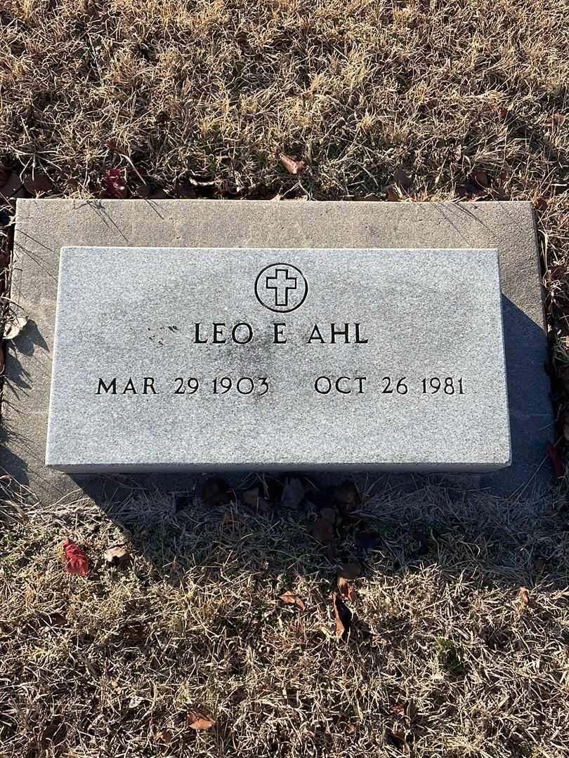 Leo E. Ahl's grave. Photo 3