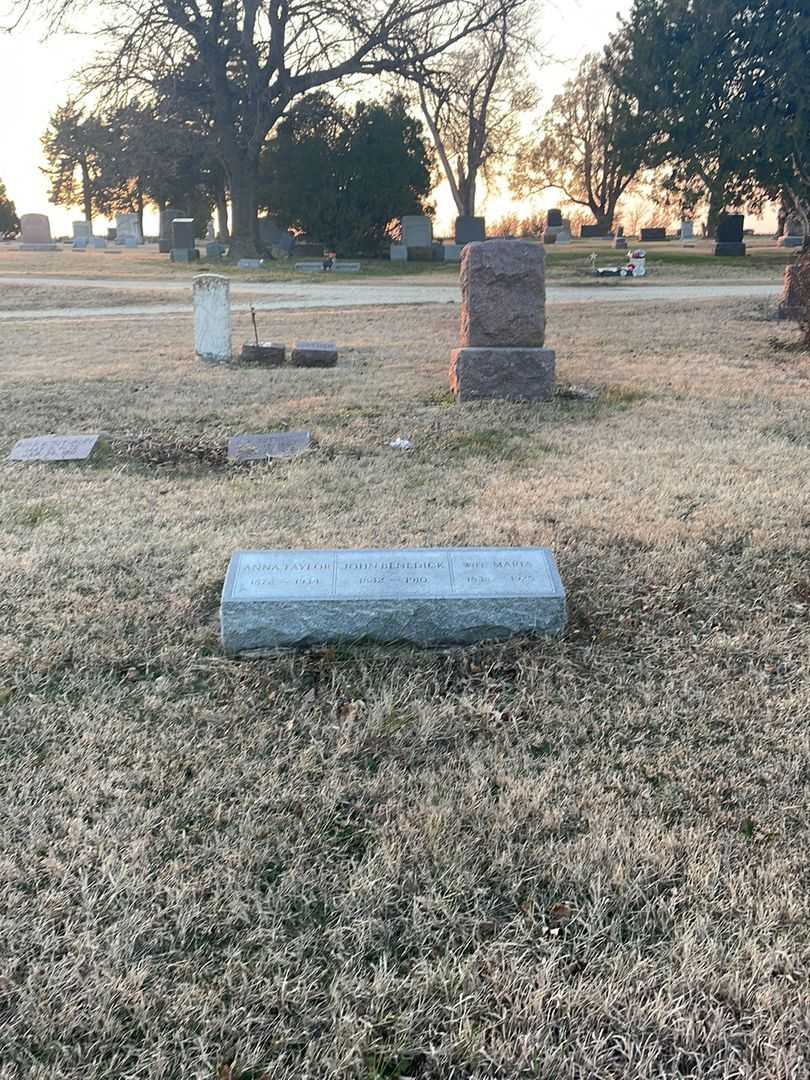 Anna Taylor's grave. Photo 2