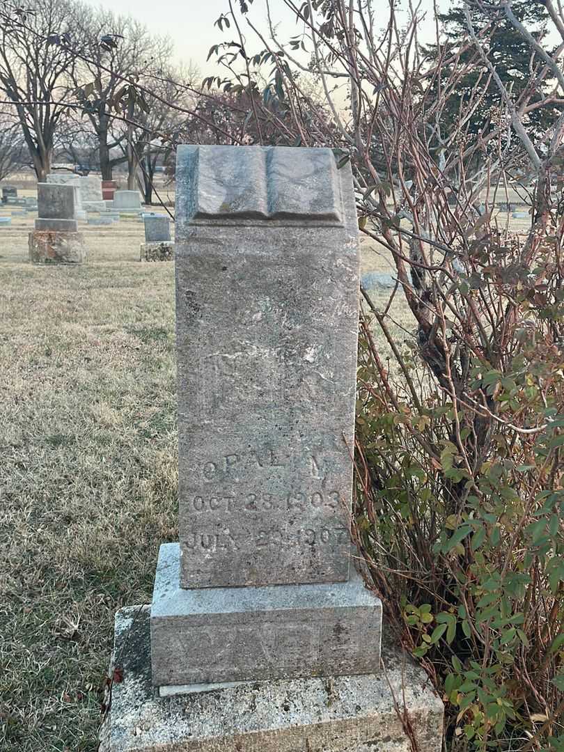 Opal M. Wade's grave. Photo 3