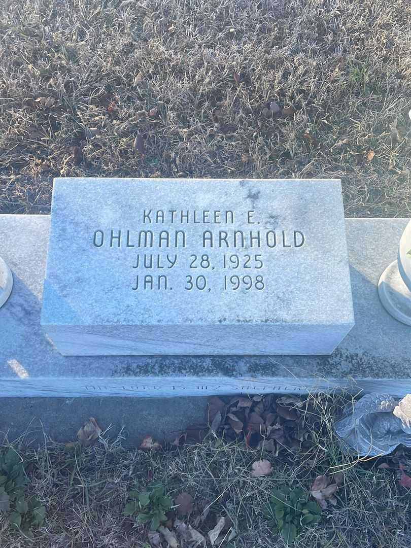Kathleen E. Ohlman Arnhold's grave. Photo 1