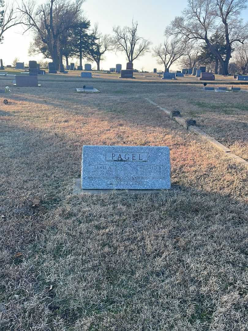 Lewie A. Pagel's grave. Photo 2