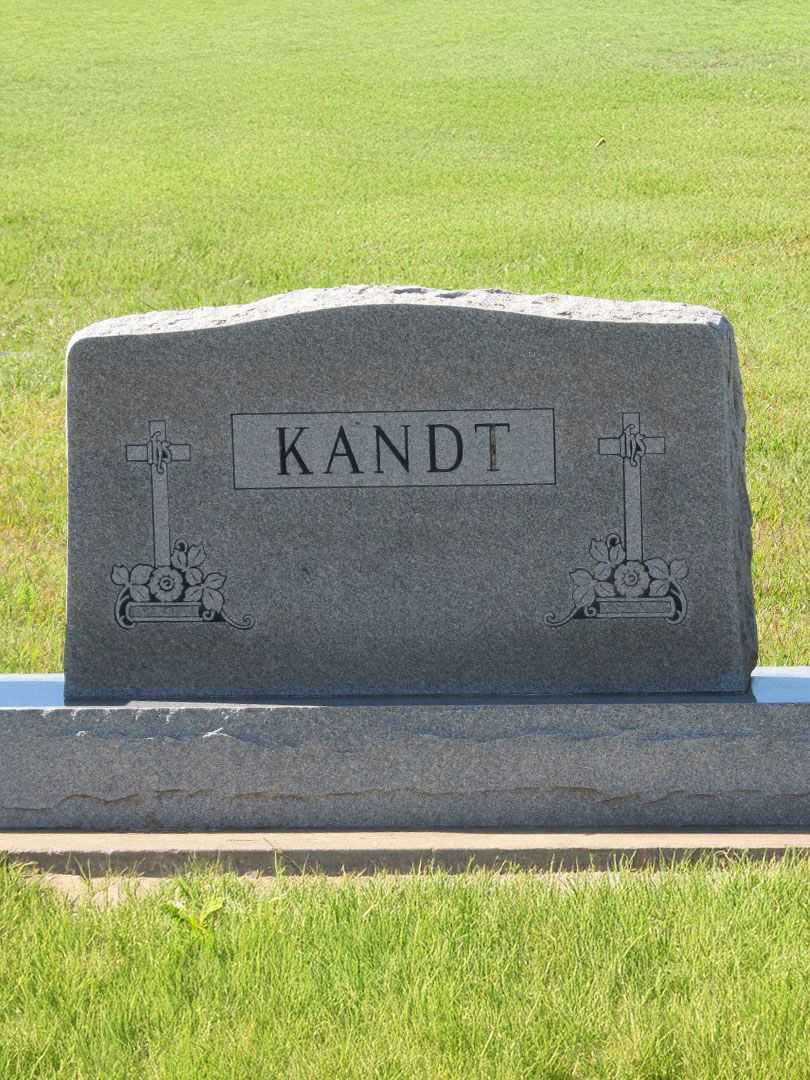 Franklyn E. Kandt's grave. Photo 1