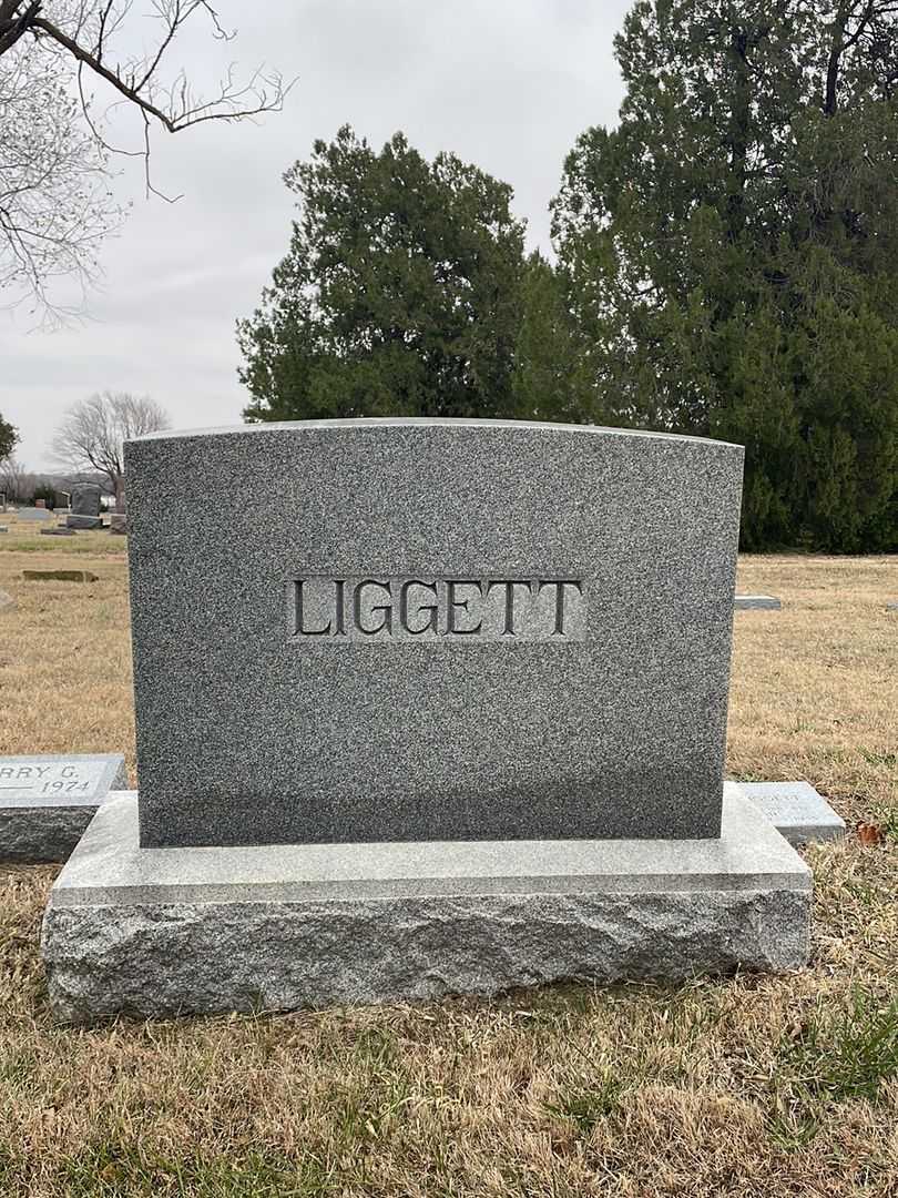 Lowell "Buzzy" Gardner's grave. Photo 1