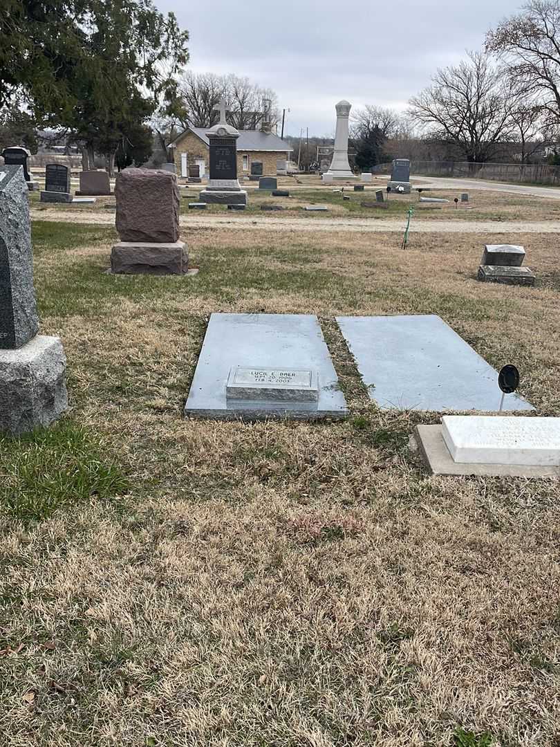 Lucil E. Baer's grave. Photo 2