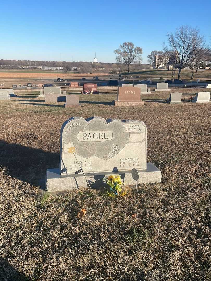 Ormand W. Pagel's grave. Photo 2