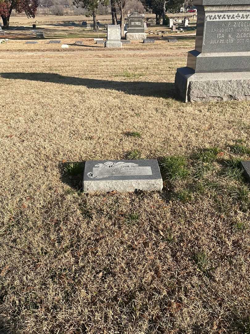 Fred A. Ziebell's grave. Photo 2