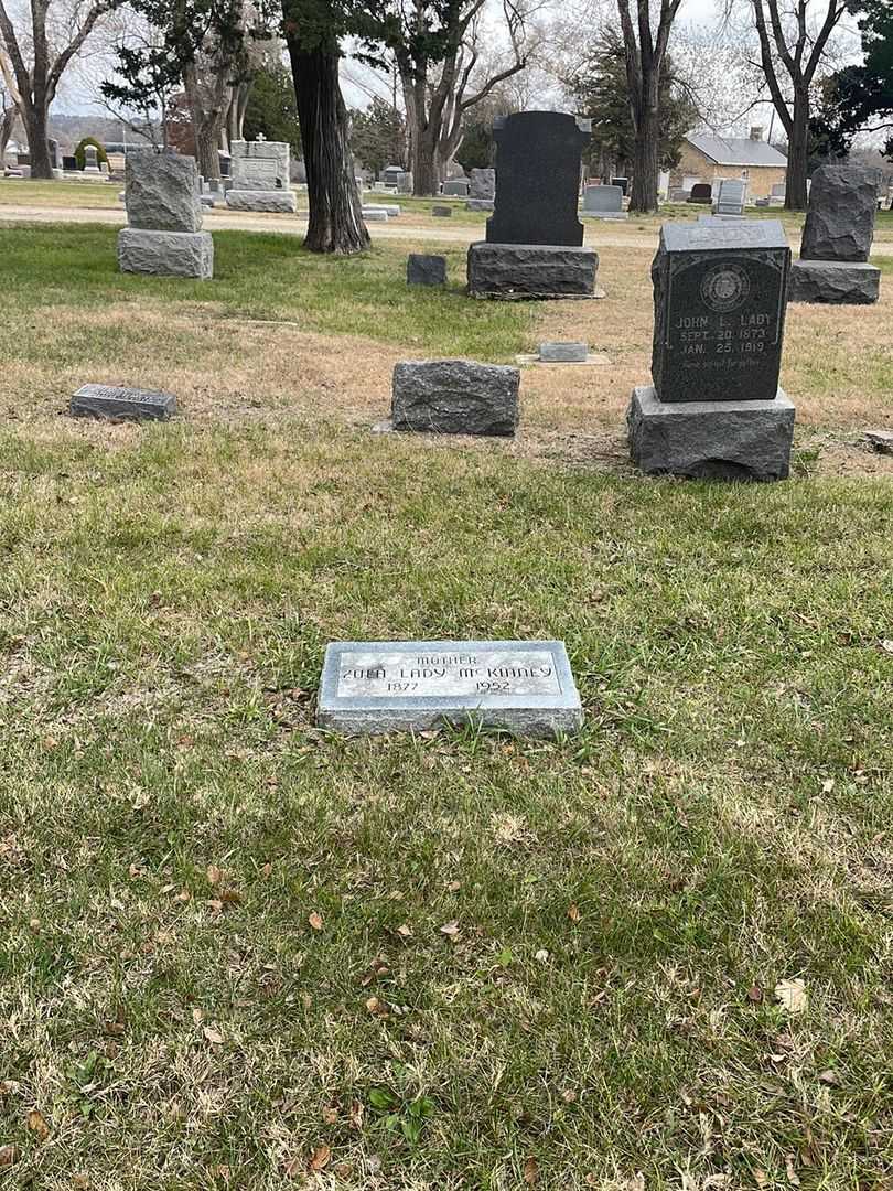 Zula Lady McKinney's grave. Photo 2