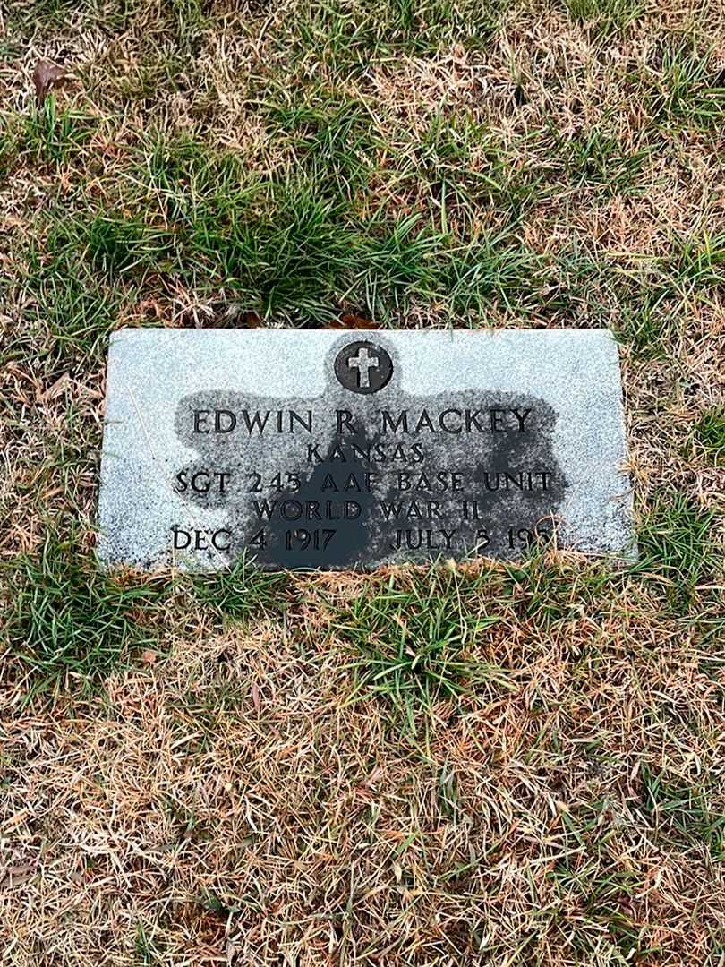 Edwin R. Mackey's grave. Photo 3