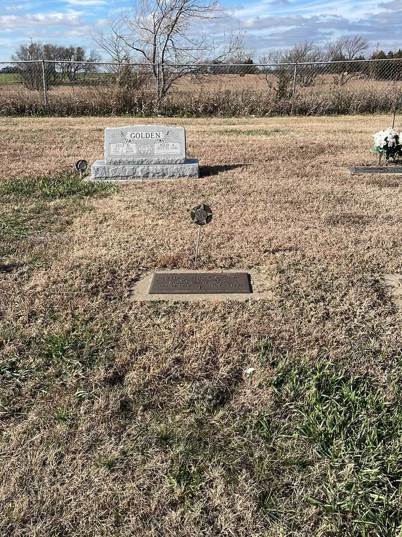 Luther LeRoy Salada's grave. Photo 2