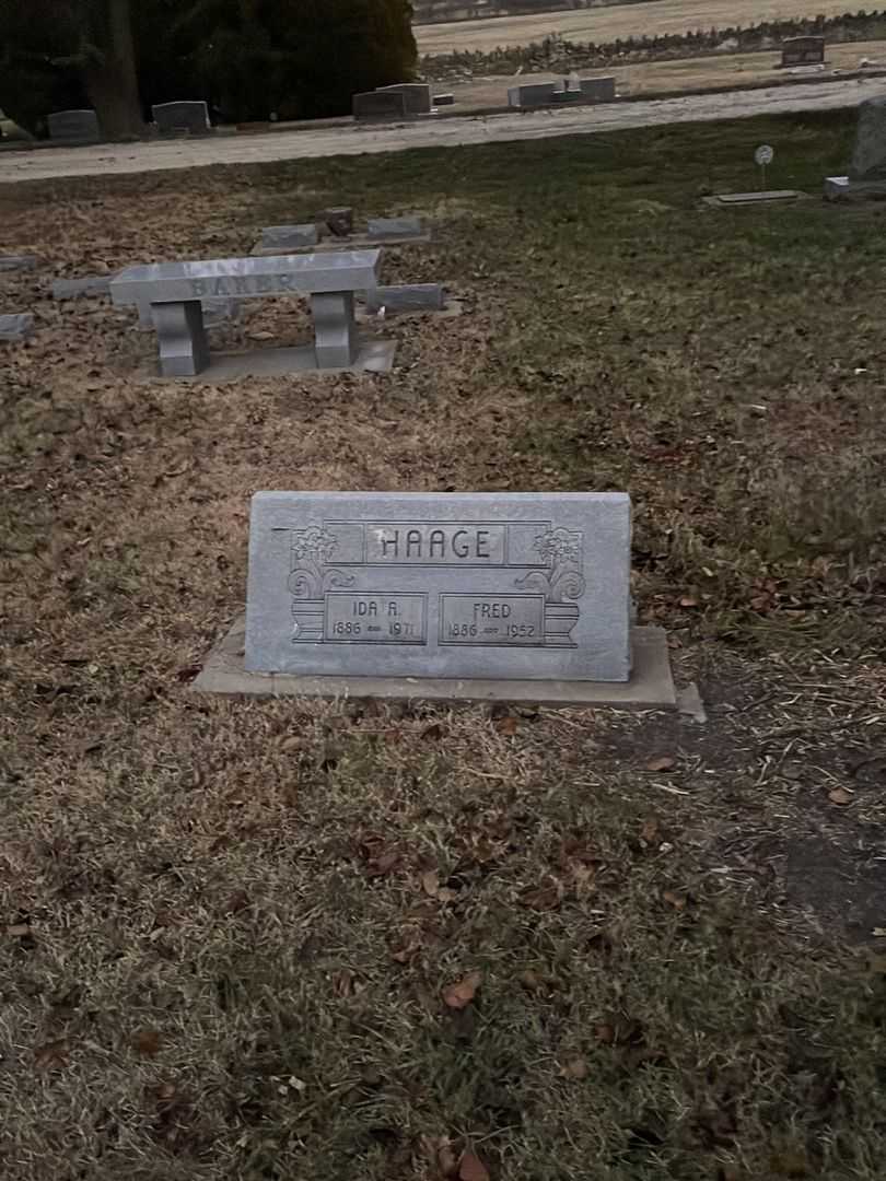 Fred Haage's grave. Photo 2