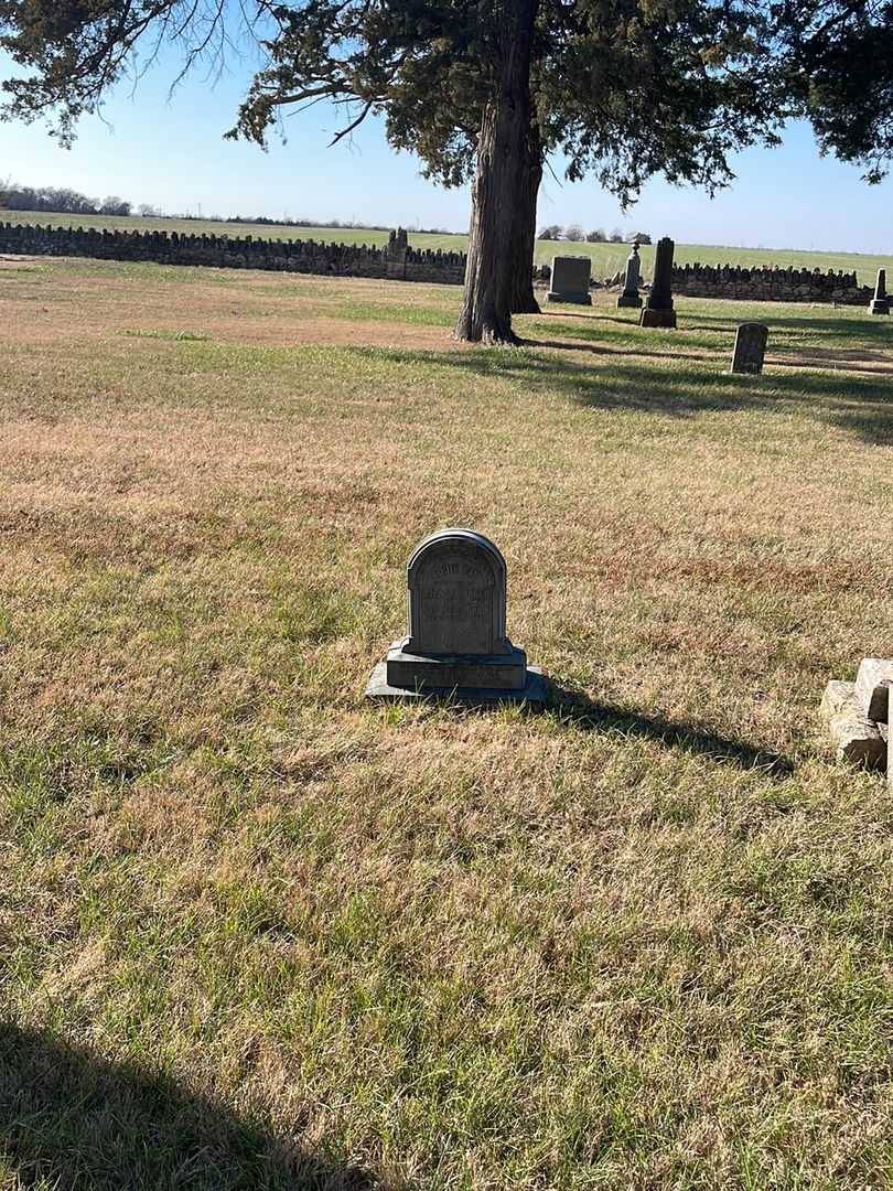 Addie Fay Magee's grave. Photo 2