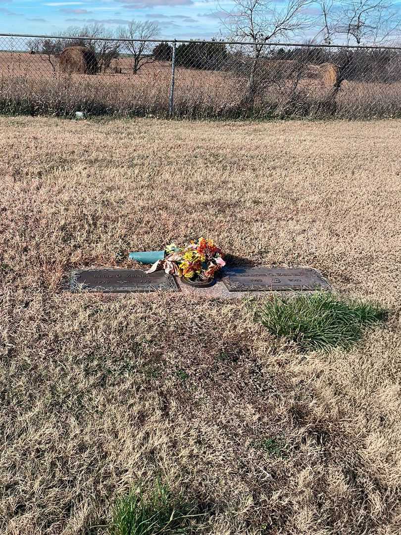 Ellis G. Zeiner's grave. Photo 2