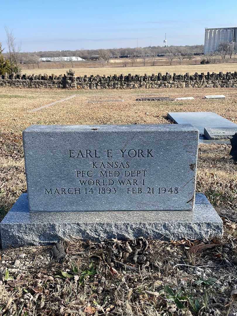 Earl E. York's grave. Photo 1
