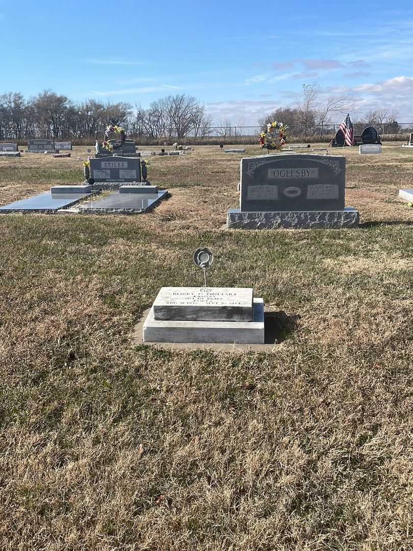 Bobby G. Oglesby's grave. Photo 2