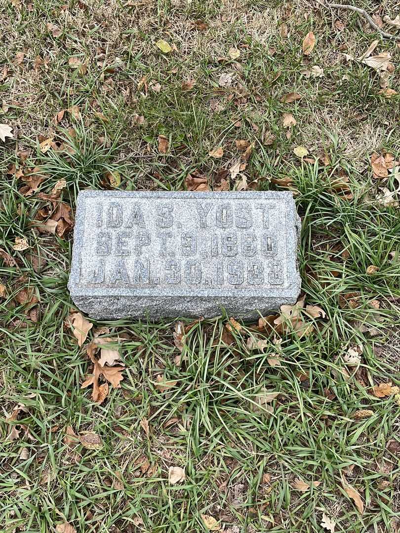 Ida S. Yost's grave. Photo 3