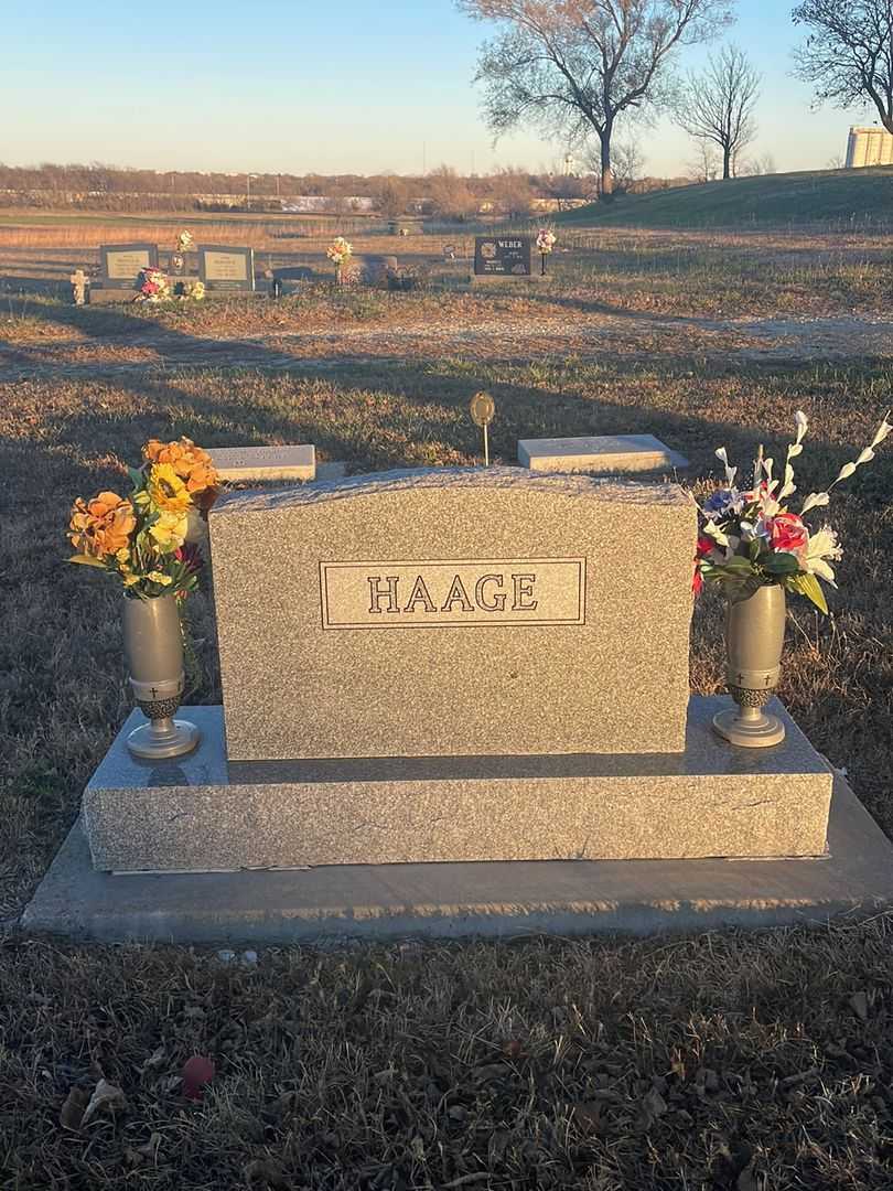 J. Bryan Haage's grave. Photo 1