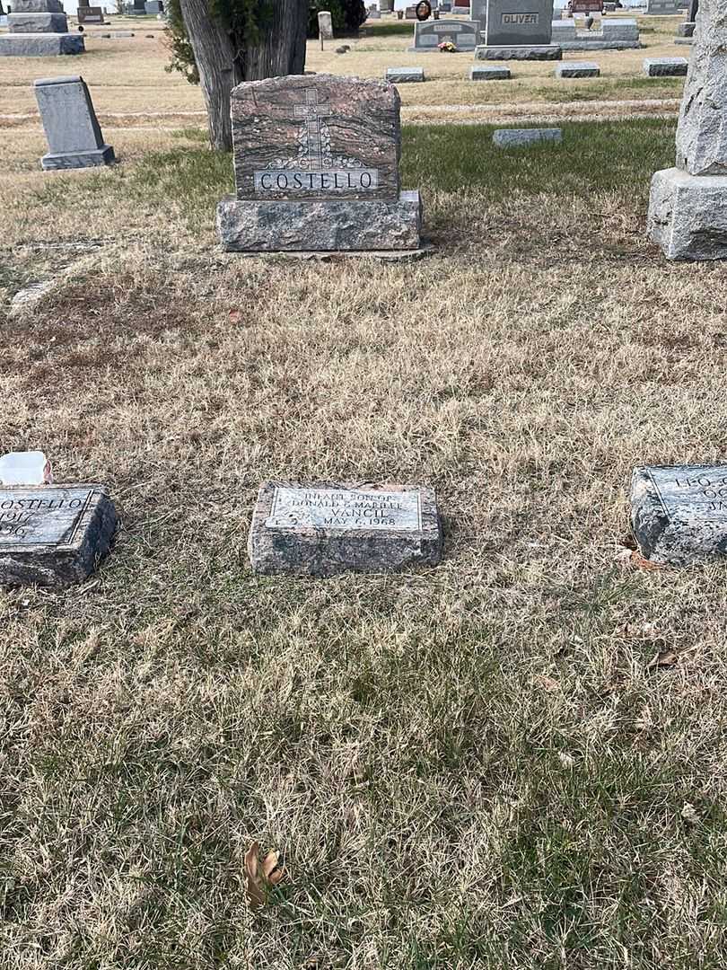 Infant Vancil's grave. Photo 4