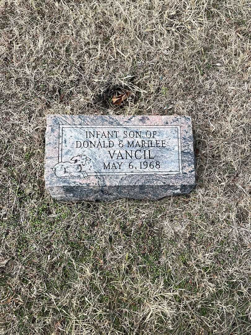 Infant Vancil's grave. Photo 5
