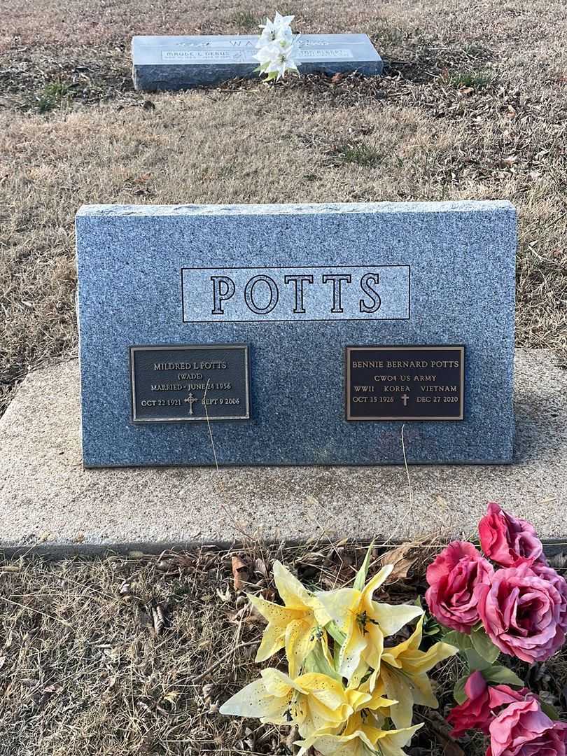 Mildred L. Wade Potts's grave. Photo 1